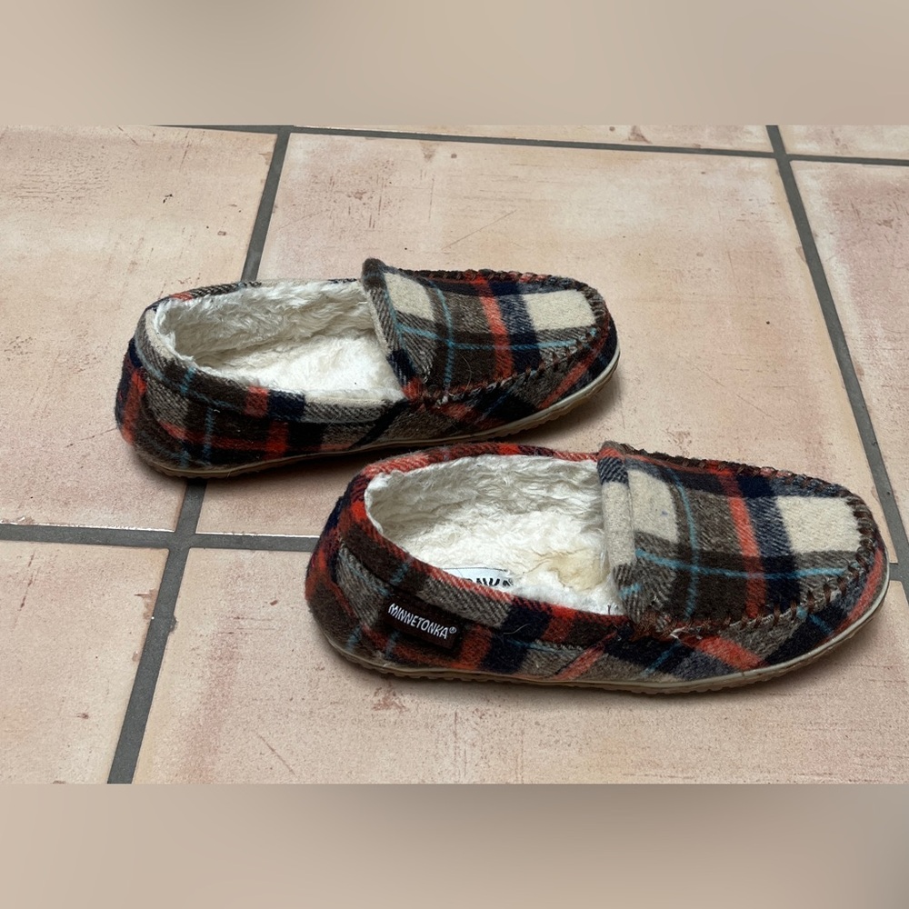 Minnetonka Fleece Lined Plaid Moccasins - Autumn Plaid - Picture 7 of 9